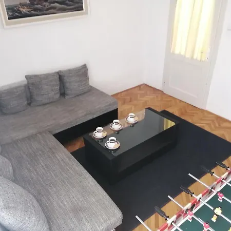 House Haler קרניצה
